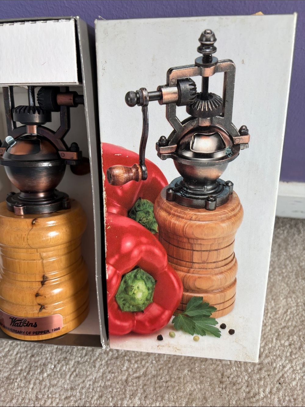 NRFB Watkins Limited Edition Wooden Pepper Mill - Natural Wood & Bronze - Picture 4 of 5